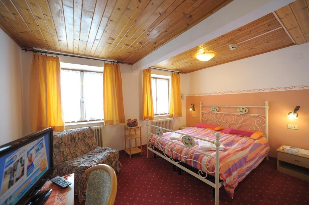 Residence Regina Delle Dolomiti Рокка-П'єторе Екстер'єр фото