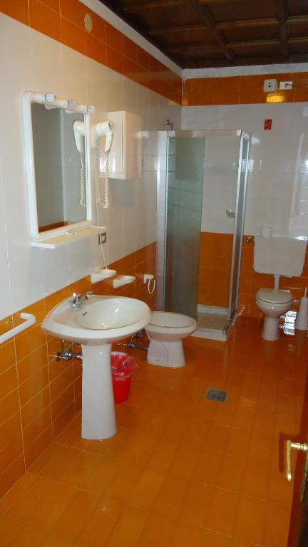 Residence Regina Delle Dolomiti Рокка-П'єторе Екстер'єр фото